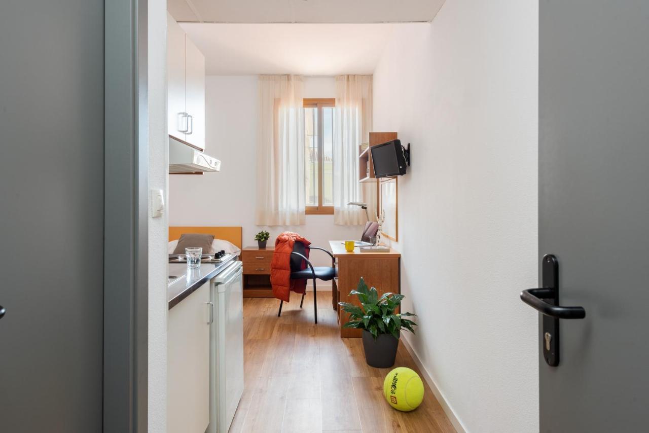 Micampus Bormujos Student Residence Bagian luar foto